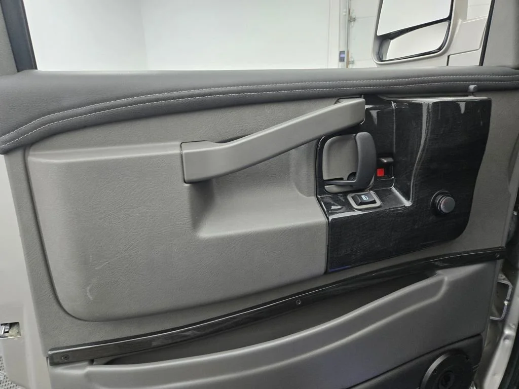 2023 GMC Savana Cargo Work Van - Photo 15