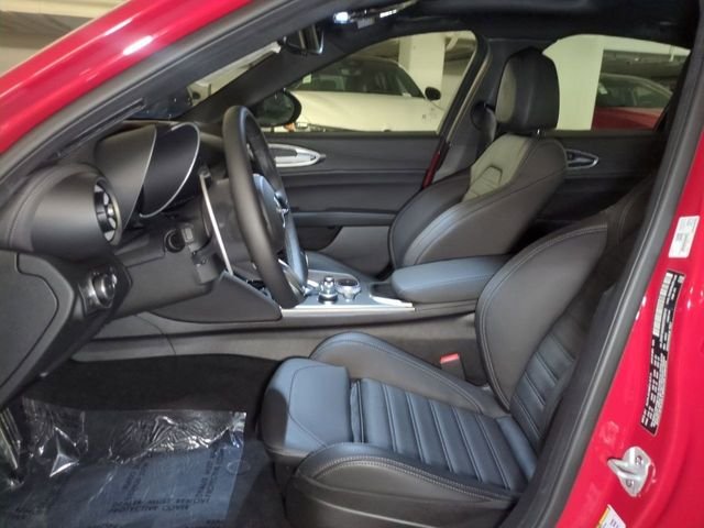 New 2025 Alfa Rosso (Red) Exterior Paint Alfa Romeo Base image 13