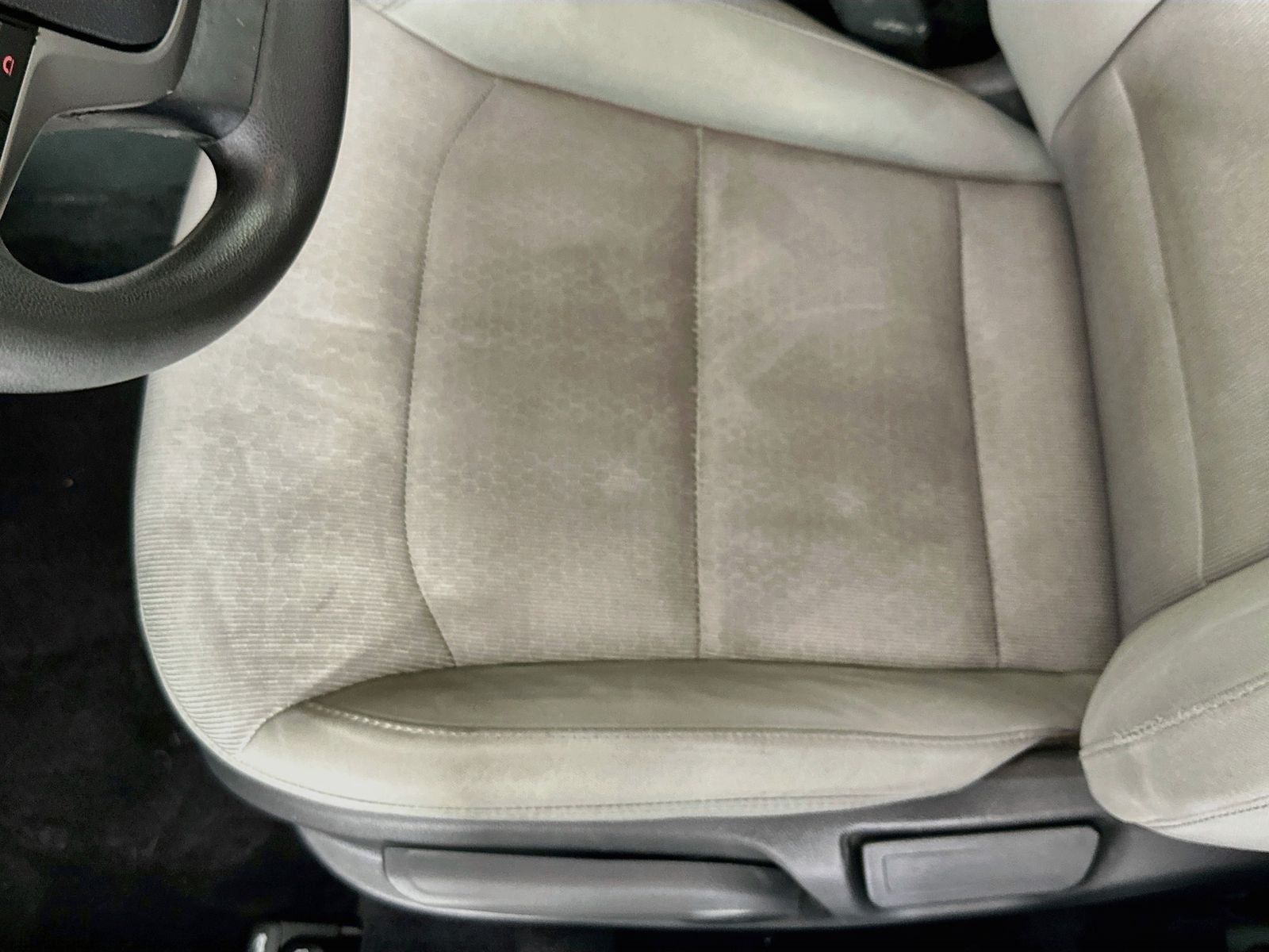 Used 2017 Quartz White Pearl Hyundai SE image 19