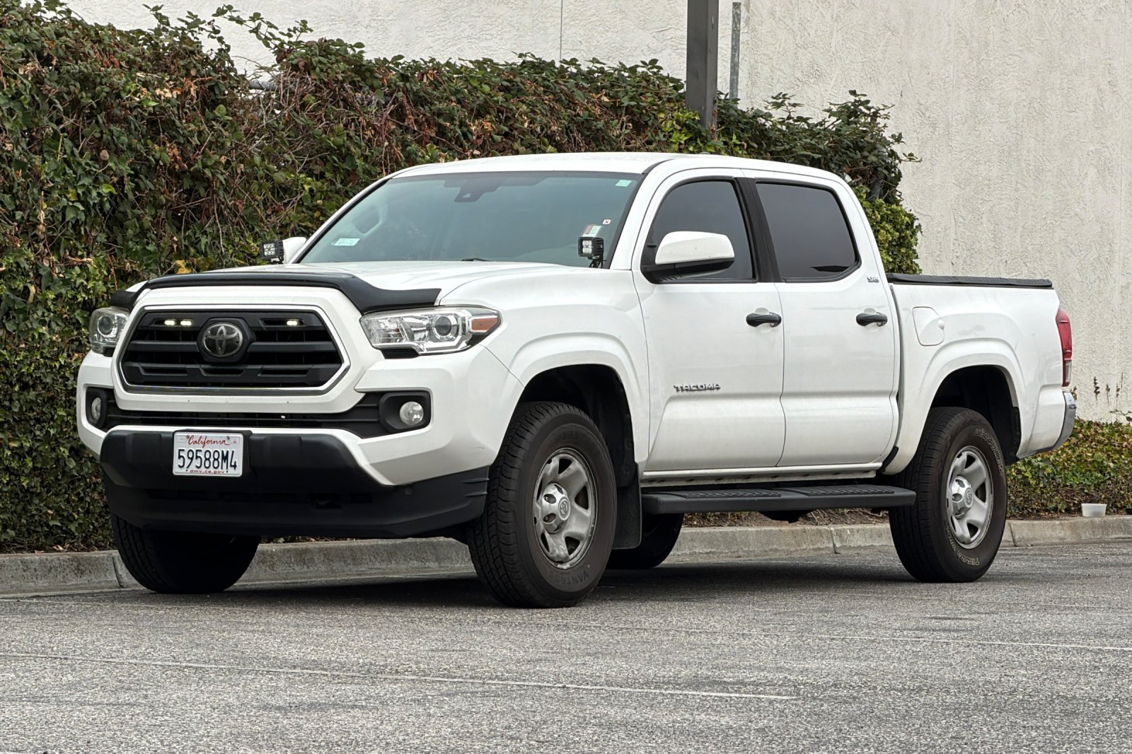 Used 2019 White Toyota SR5 image 9