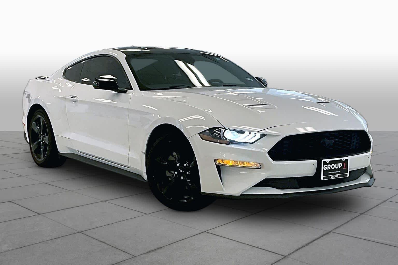 Used 2022 Oxford White Ford EcoBoost image 2