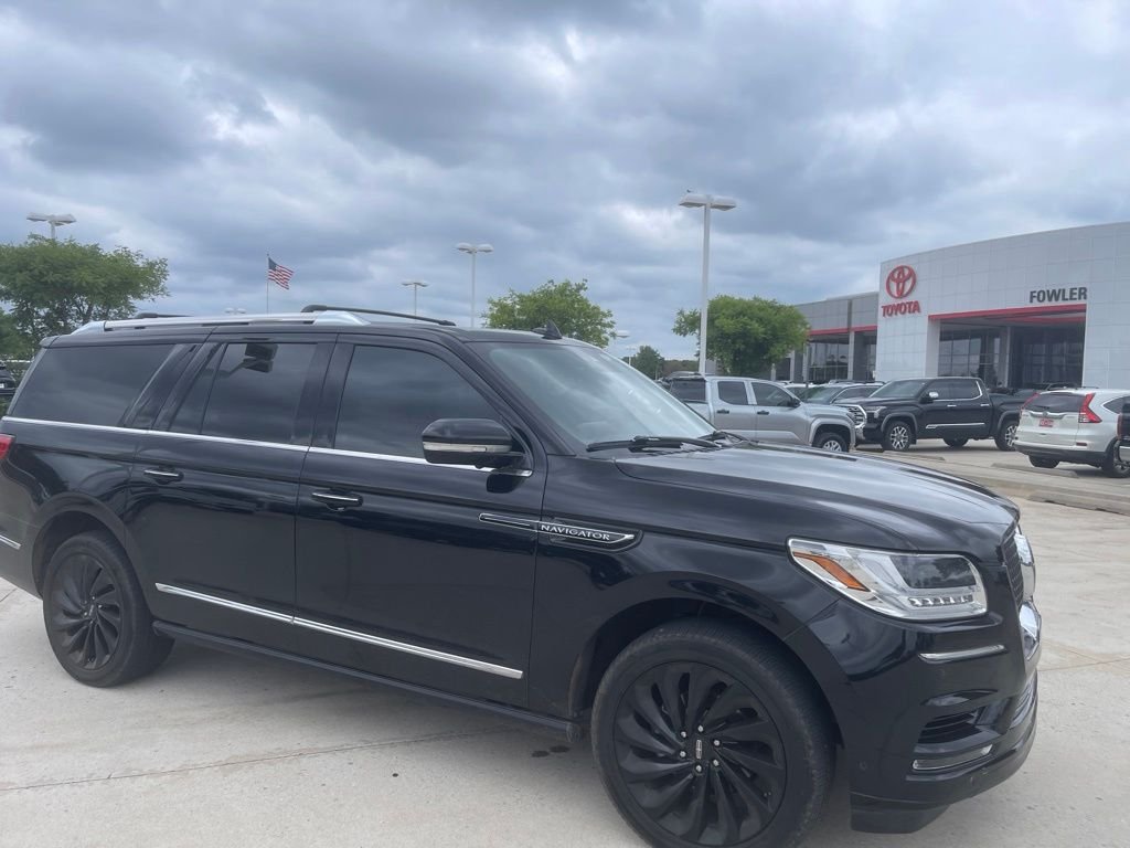 Used 2021 Black Lincoln Reserve image 2
