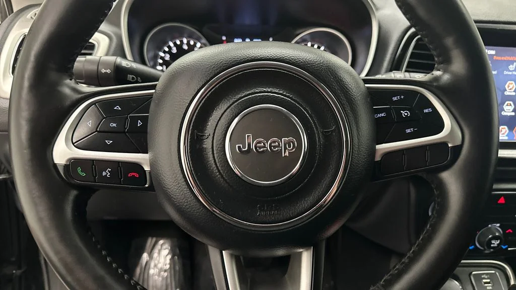 Used 2019 Black Jeep Latitude image 13