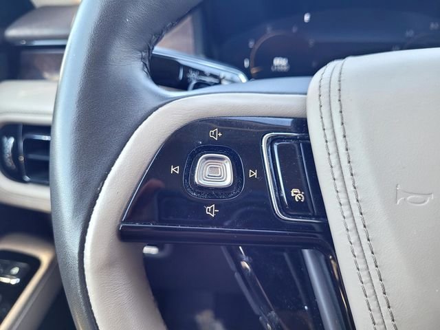 Used 2023 White Lincoln Reserve image 24