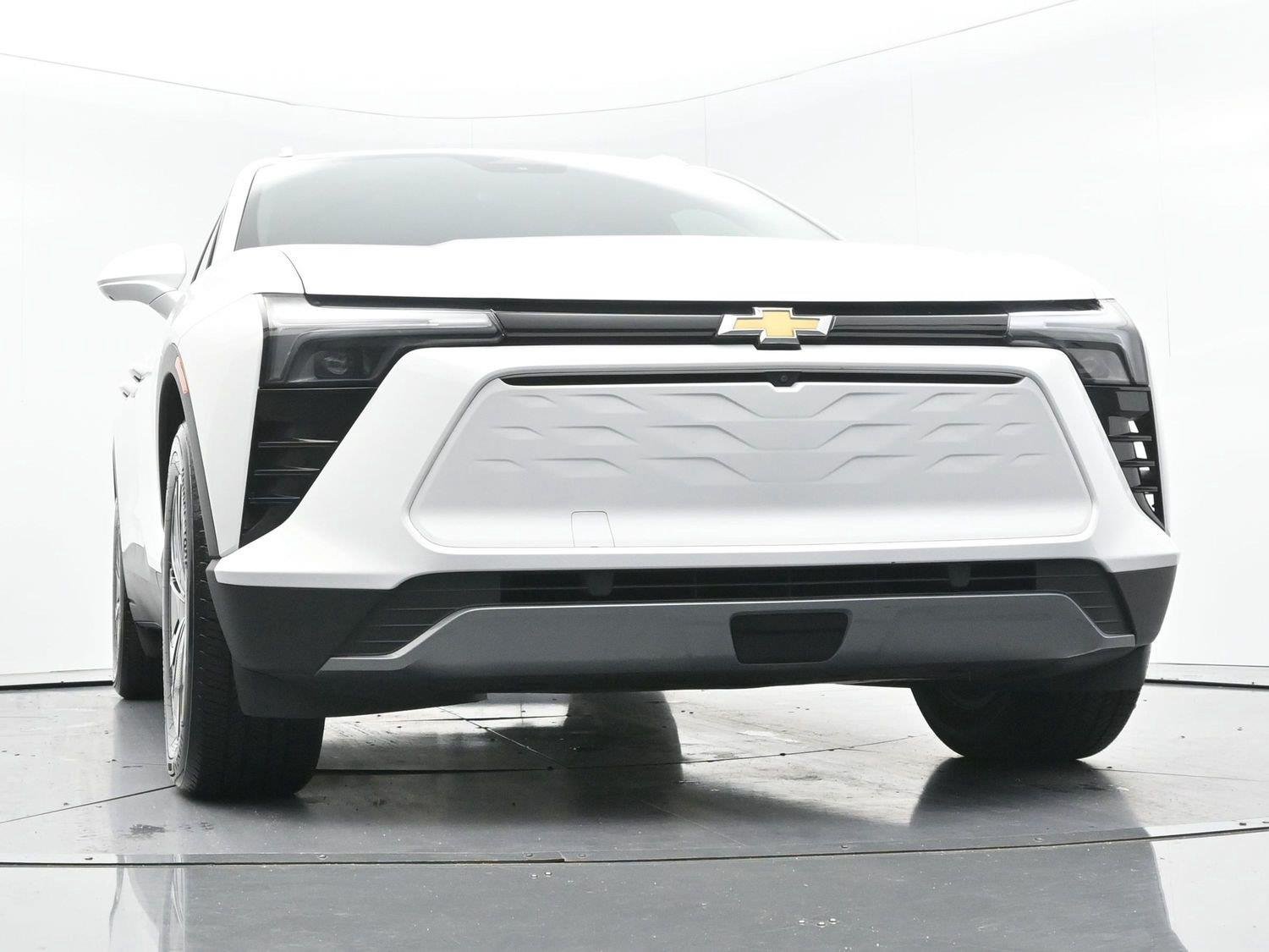 Used 2024 Summit White Chevrolet LT image 46