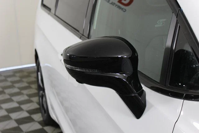 New 2026 Bright White Clear-Coat Exterior Paint Chrysler Select image 28