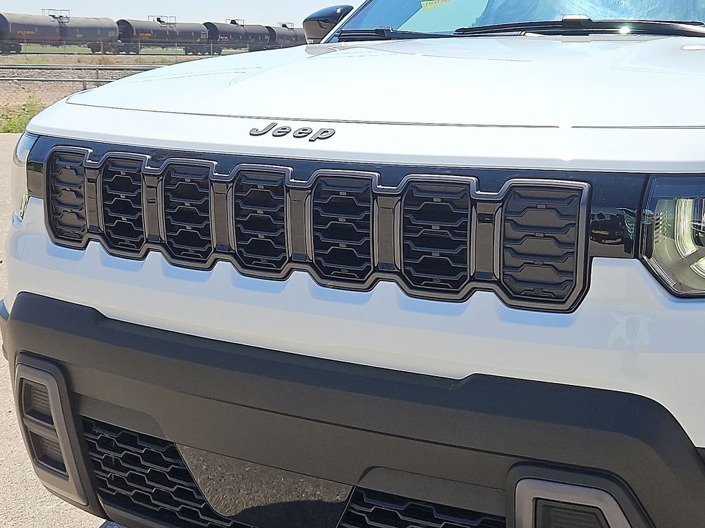 New 2026 Bright White Clear-Coat Exterior Paint Jeep Limited image 7
