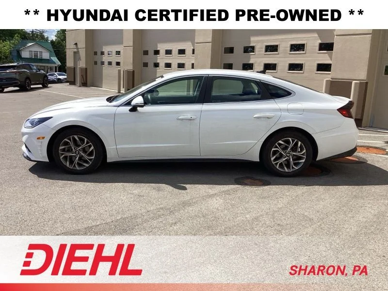 Used 2023 White Hyundai SEL image 4