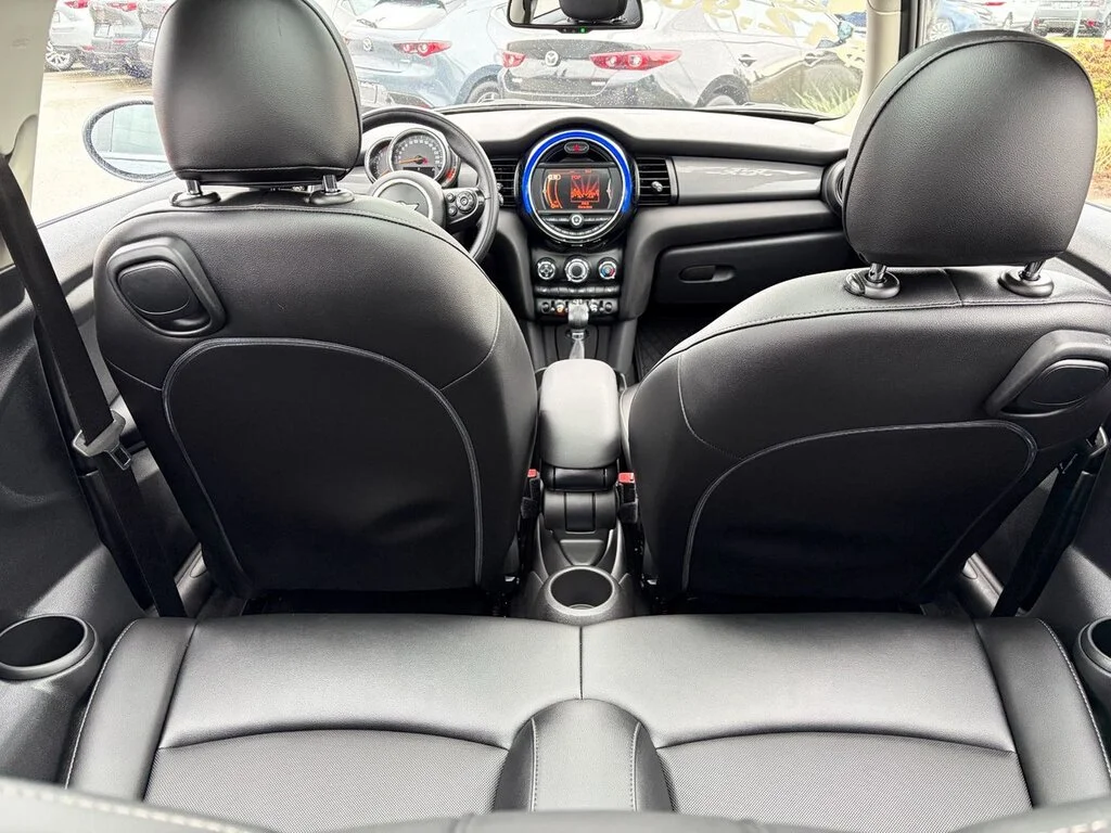 Used 2018  MINI 3 Door Great price,Fun to drive,Financing availa image 10