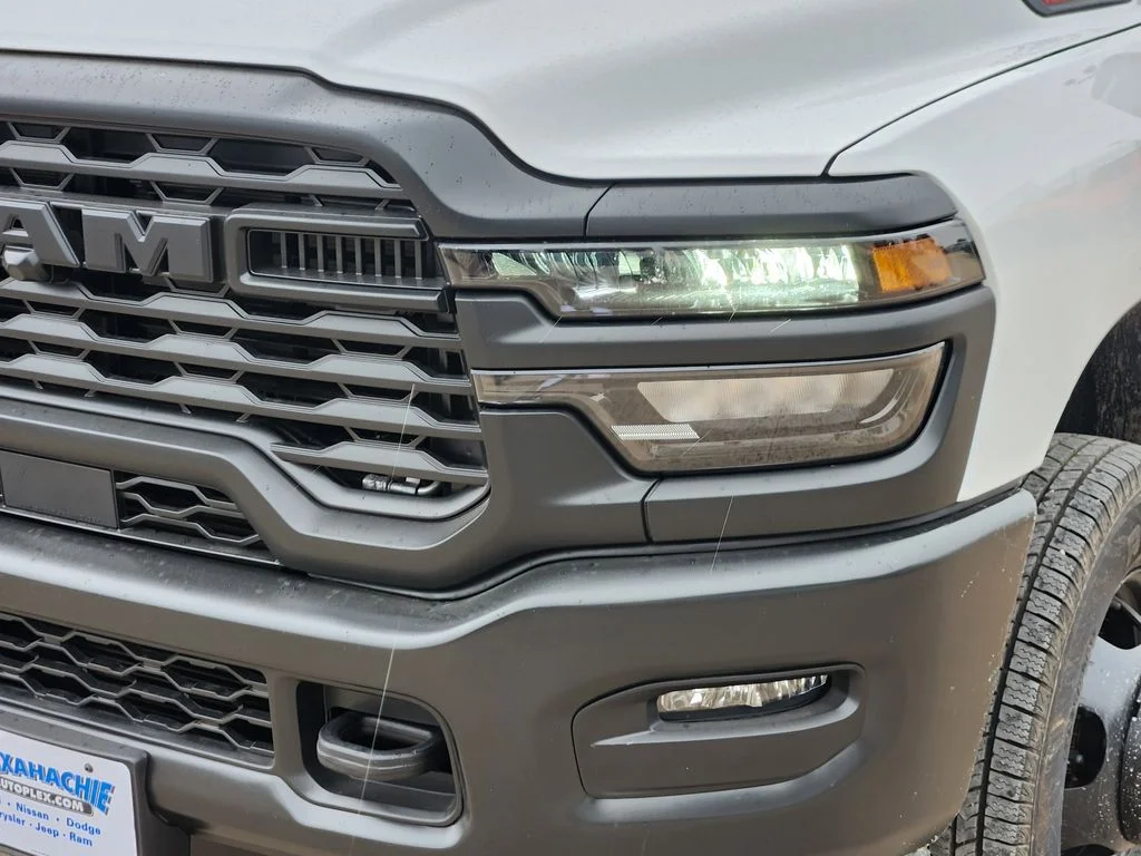 New 2026 Bright White Clear-Coat Exterior Paint RAM Tradesman image 5