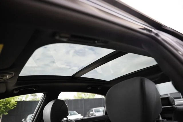 Used 2020 Himalayan Gray Genesis 3.8 image 20