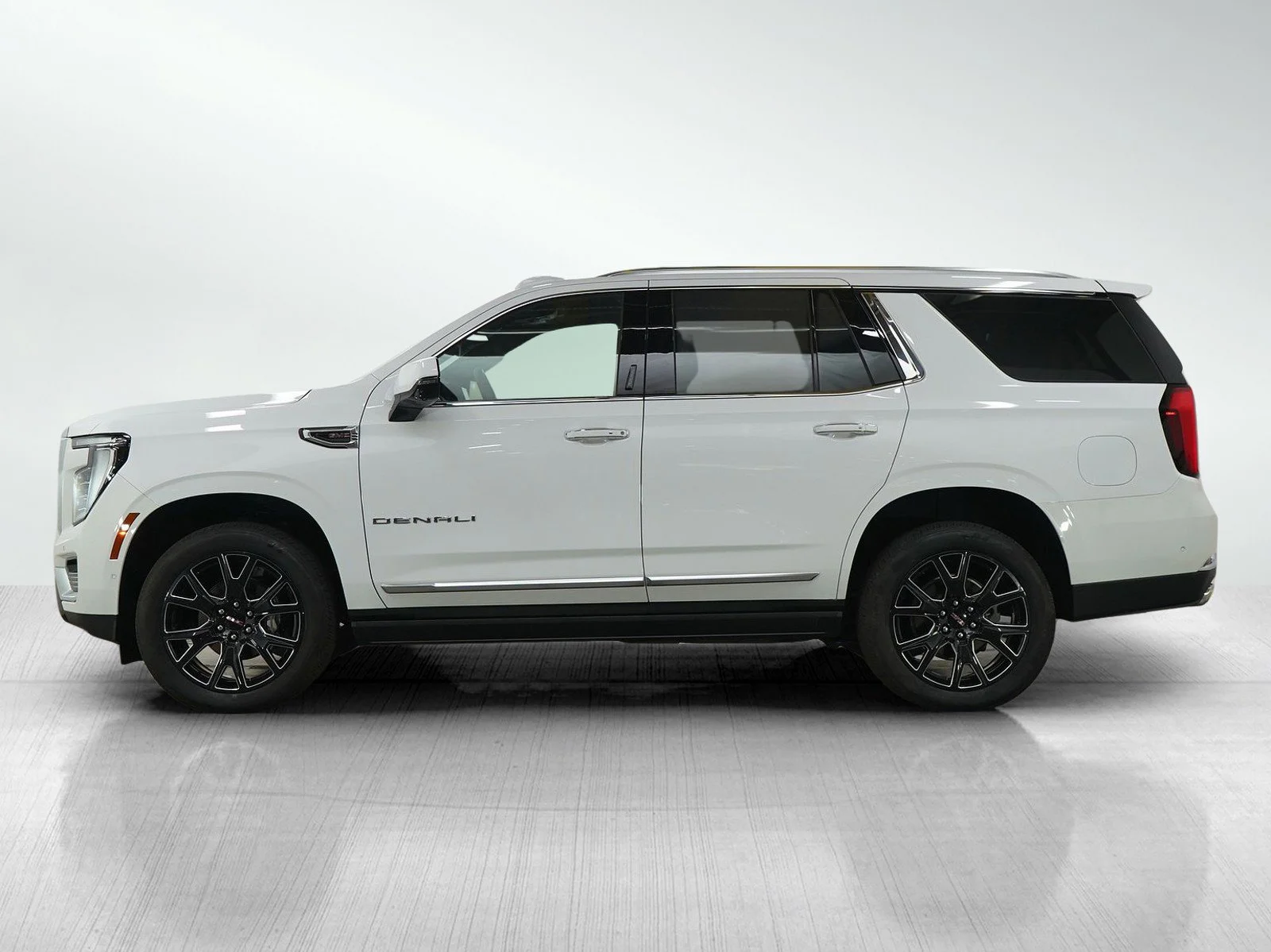 Used 2025 GMC Yukon Denali with VIN 1GKS2DRL0SR212715 for sale in Roseville, Minnesota