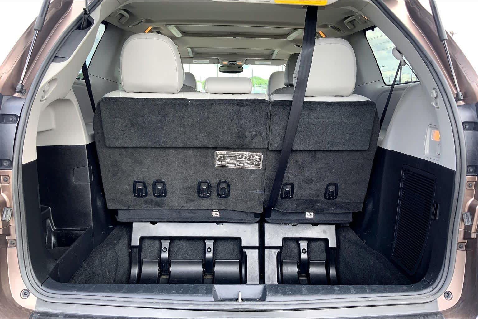 Used 2018 Toasted Walnut Pearl Toyota Limited image 34