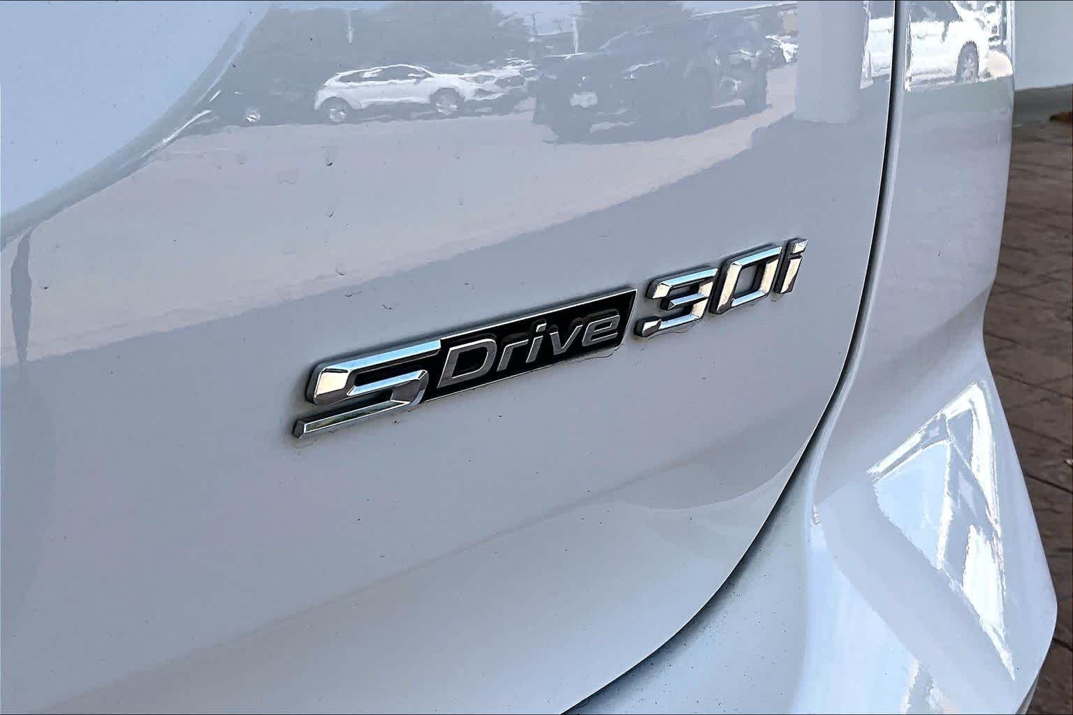 Used 2023 Mineral White Metallic BMW sDrive30i image 9