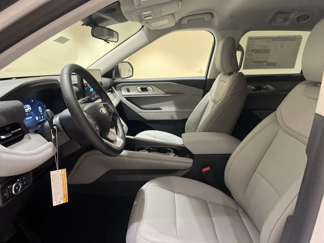 New 2026 Star White Metallic Tri-Coat Ford Active image 50