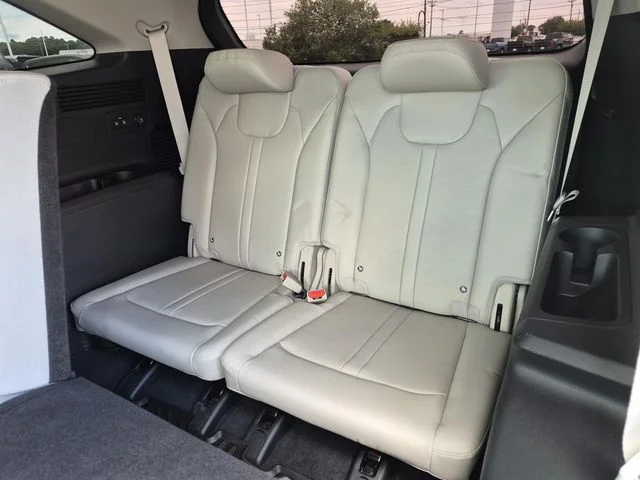 Used 2026 Glacial White Pearl Kia EX image 17