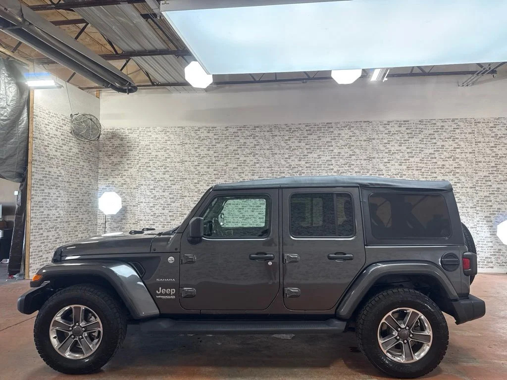 Used 2020 Granite Crystal Metallic Clearcoat Jeep Unlimited Sahara image 4