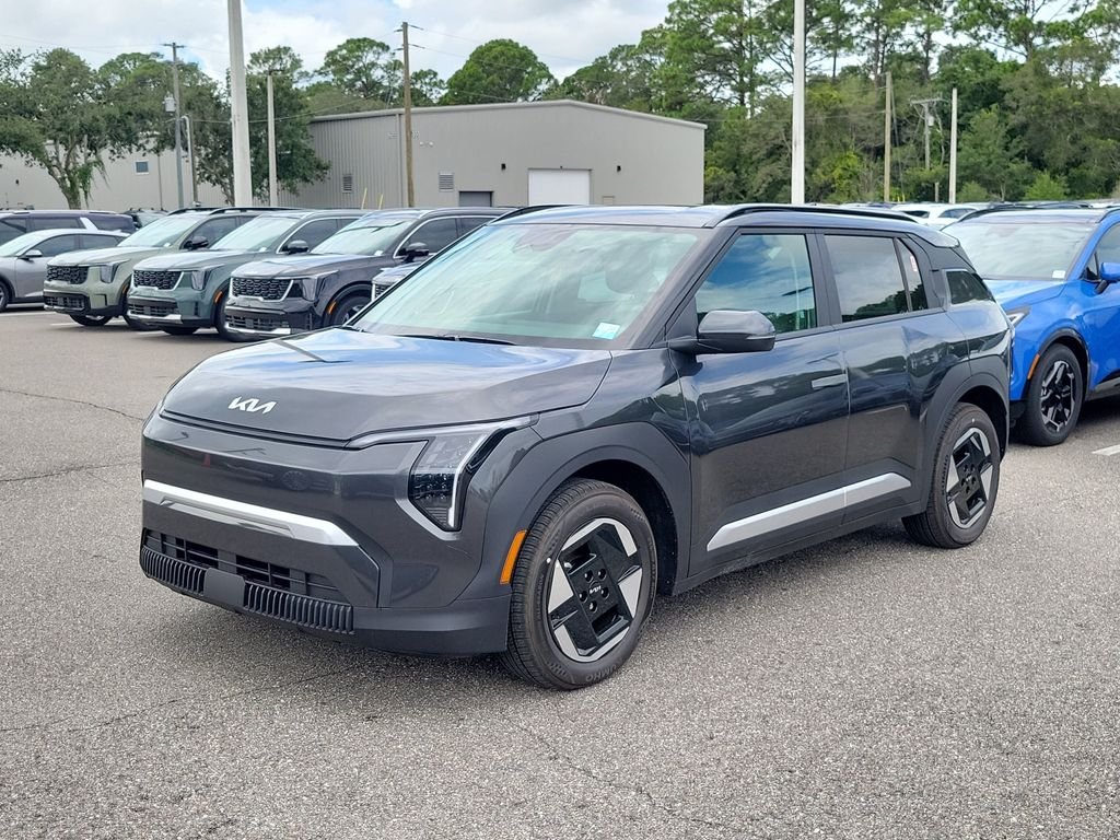 New 2027 Interstellar Gray Kia Wind image 3