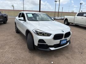 Used 2022 White Metallic BMW sDrive28i image 3