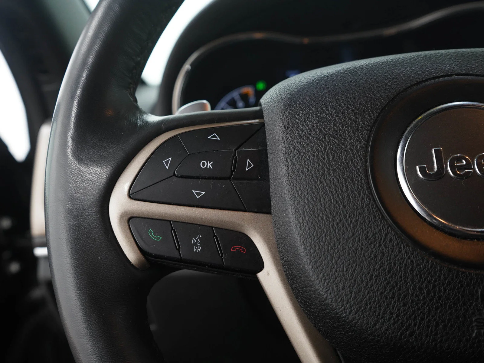 Used 2015 Brilliant Black Crystal Pearlcoat Jeep Limited image 26