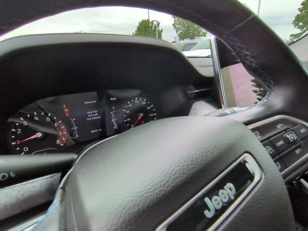 Used 2022 White Jeep Latitude image 19