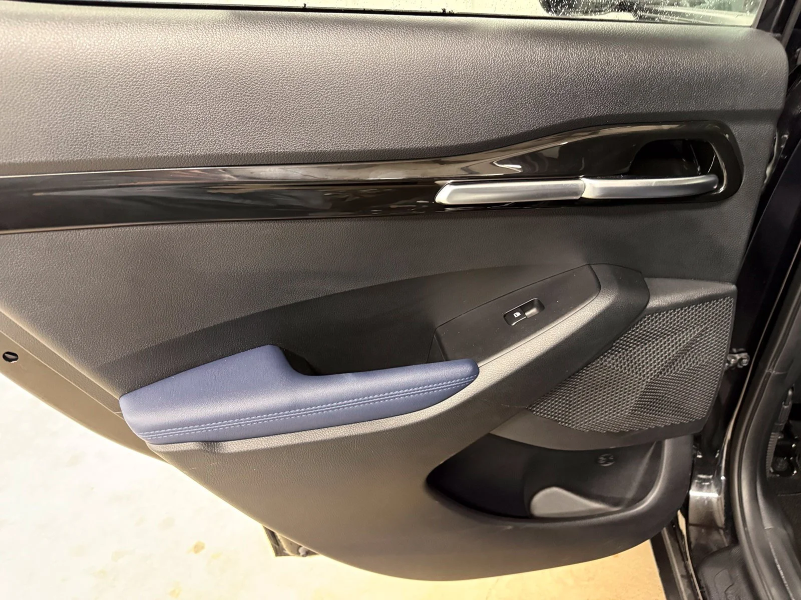 Used 2024 Black Kia S image 23