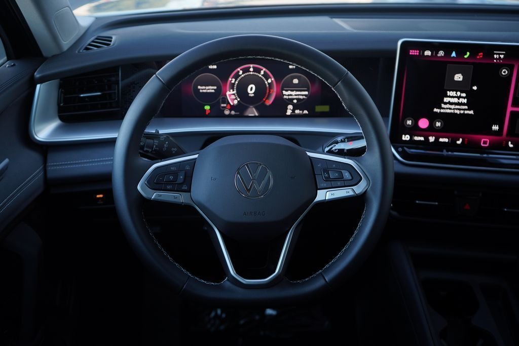 2025 Volkswagen Tiguan SE - Photo 9