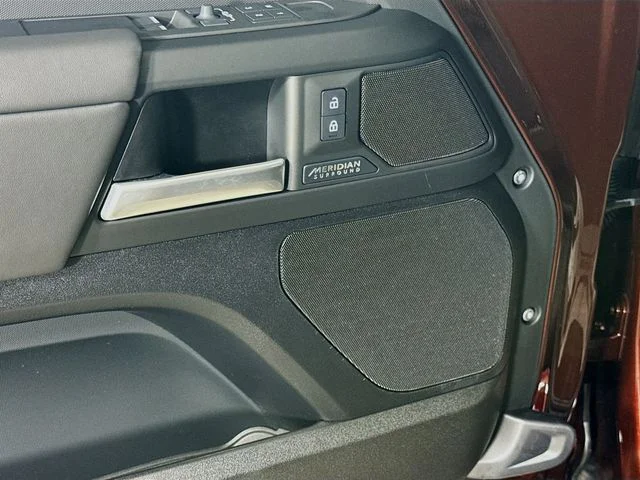 New 2026 Sedona Red Metallic Land Rover X-Dynamic SE image 21