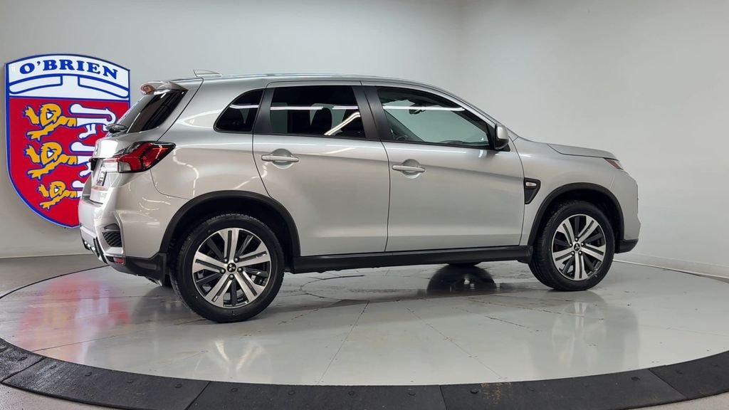 Used 2023  Mitsubishi  image 4