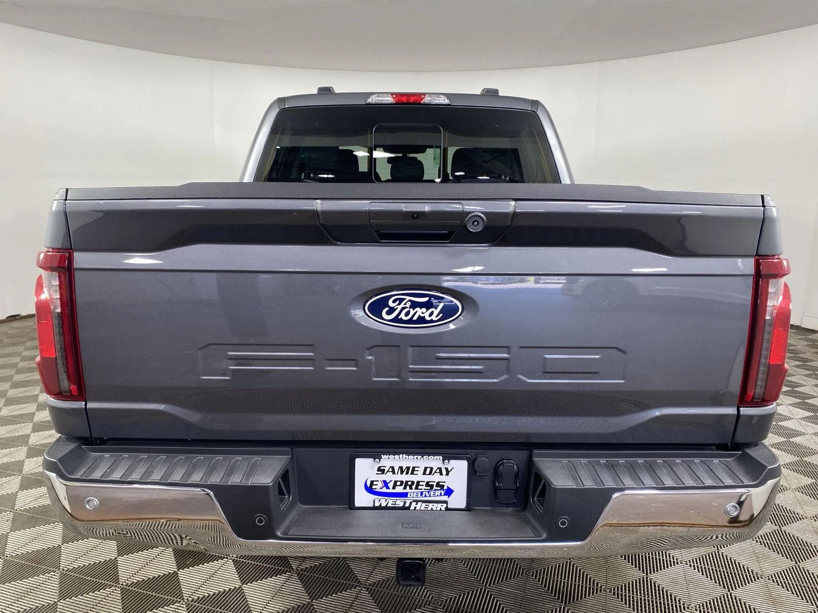 New 2026 Carbonized Gray Metallic Ford XLT image 6