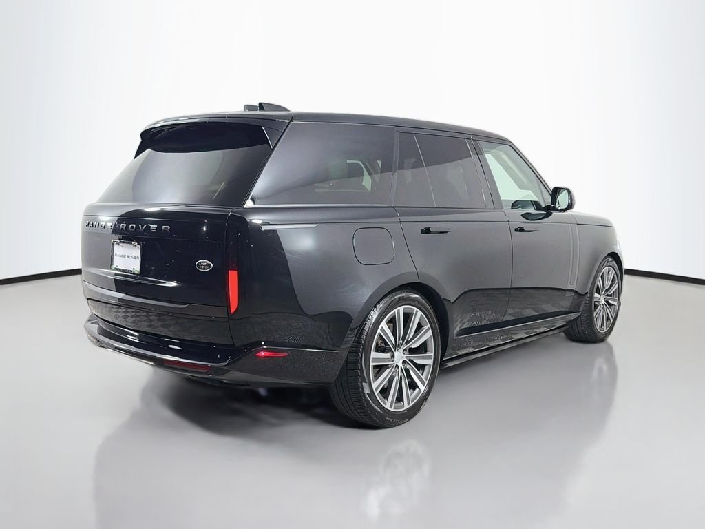 Used 2023 Black Land Rover SE image 5