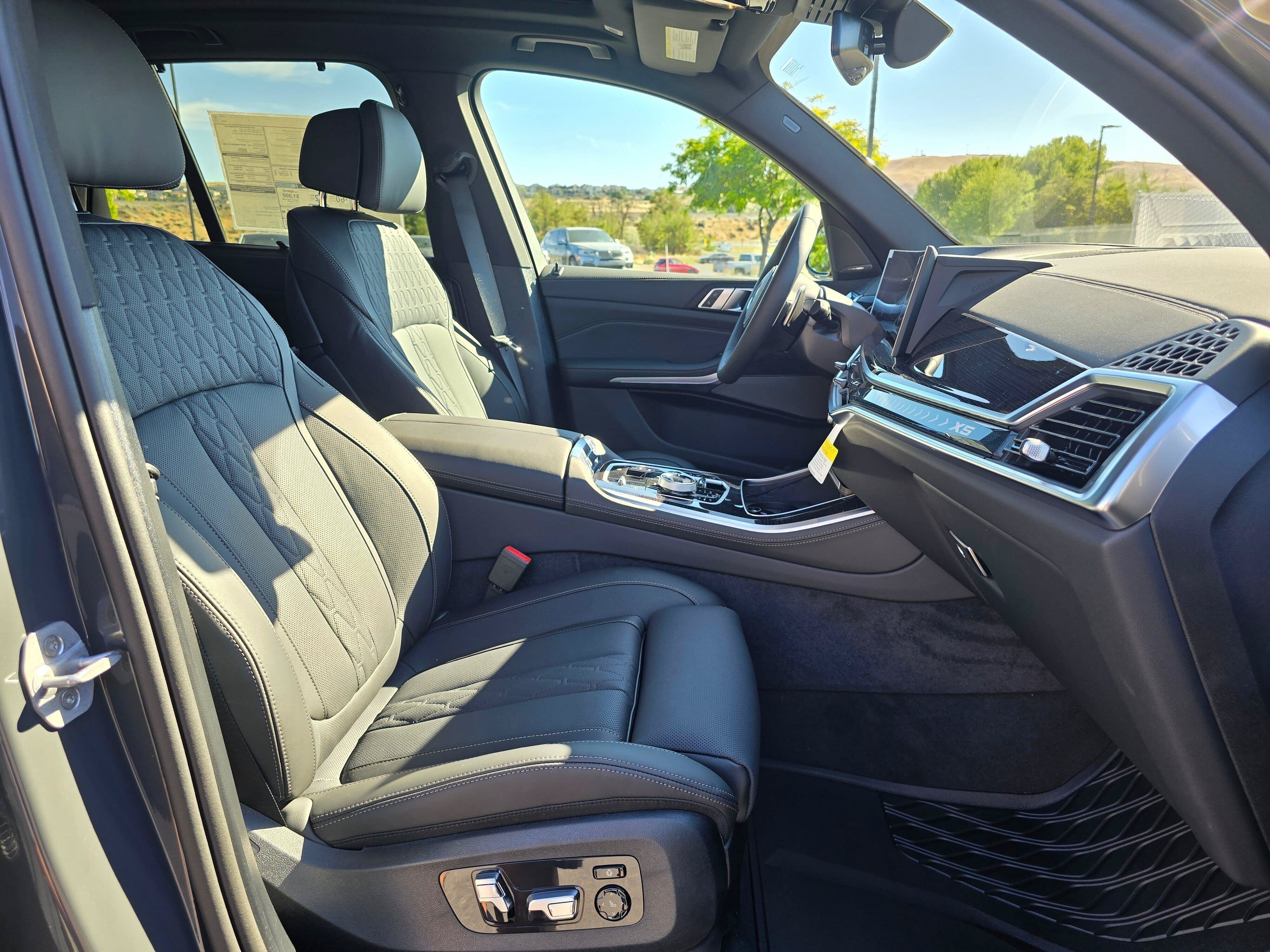 New 2026 Dravit Grey Metallic BMW xDrive50e image 14
