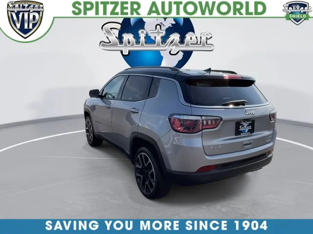 Used 2019 Silver Jeep Limited image 7