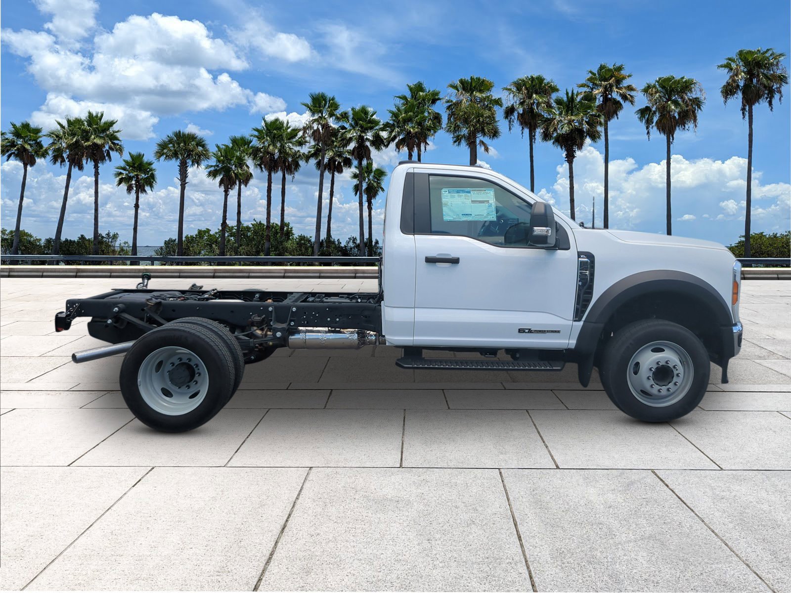 2025 Ford F-450 Super Duty Chassis Cab XL - Photo 8
