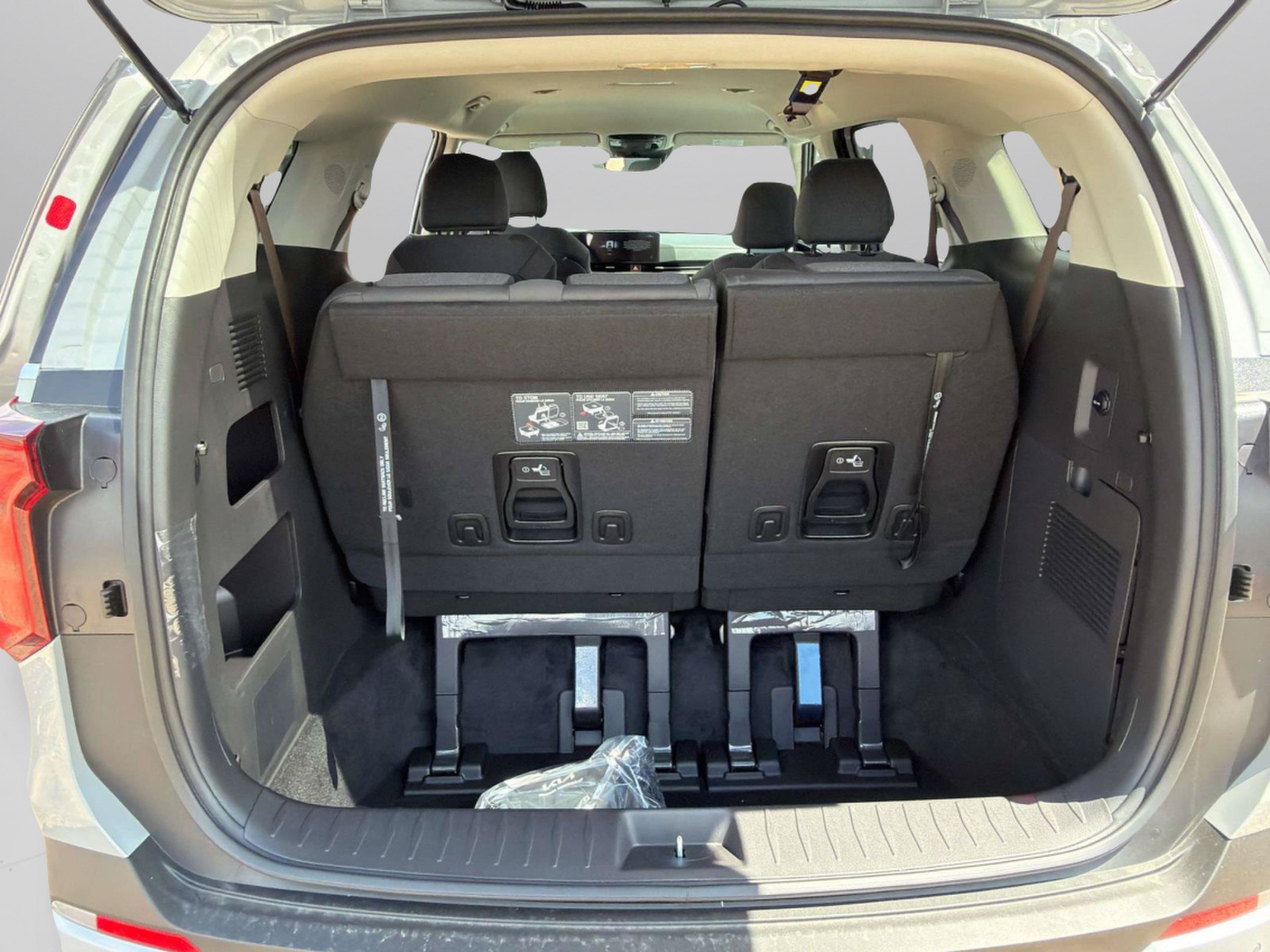 New 2027 Ceramic Silver Kia LX image 16
