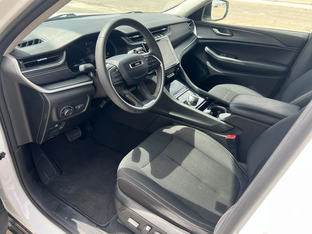 Used 2023 Bright White Clearcoat Jeep Laredo image 11