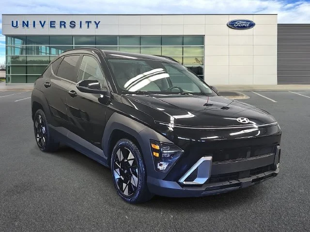 Used 2025 Black Hyundai SEL image 1