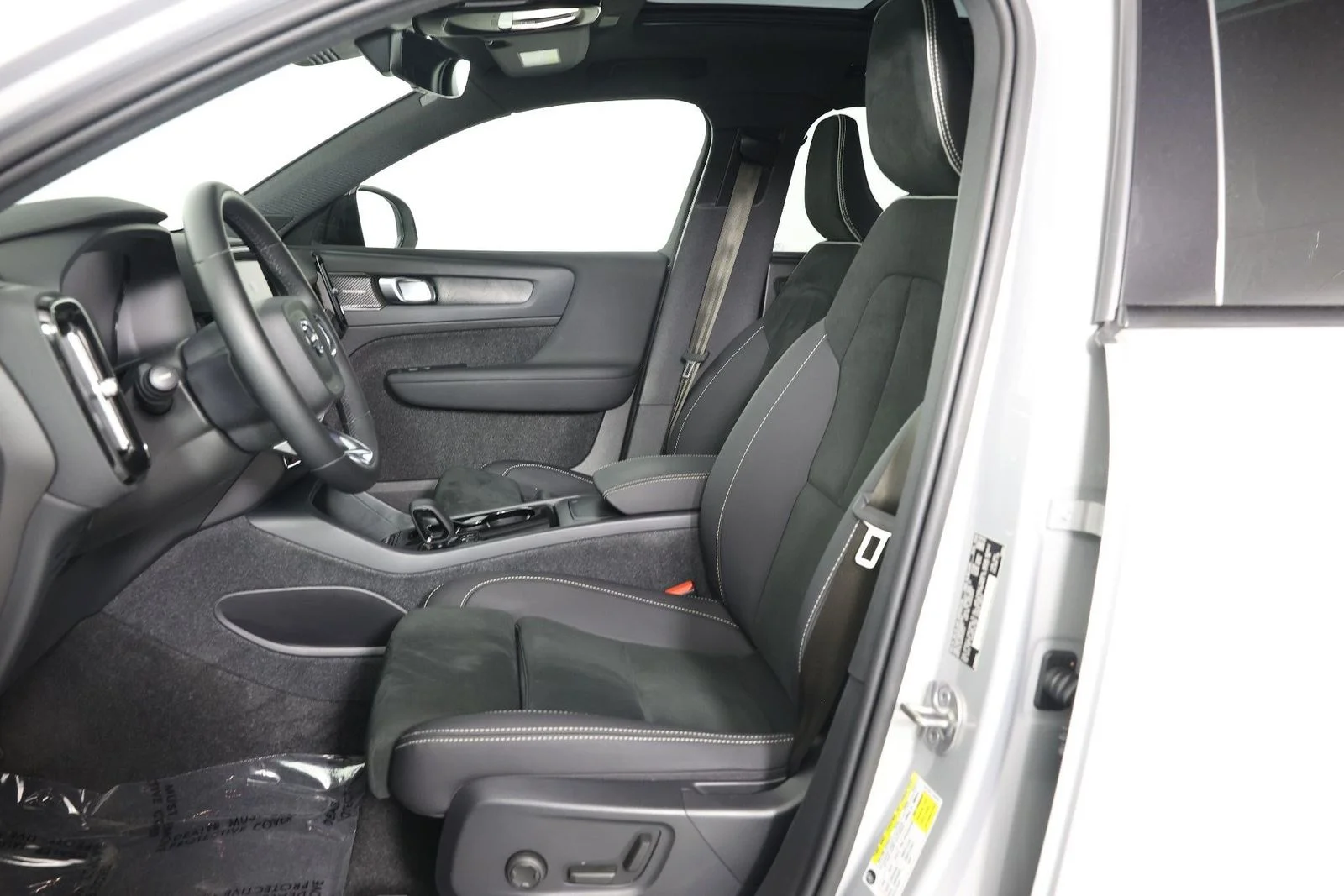 Used 2023 Silver Volvo Ultimate image 29