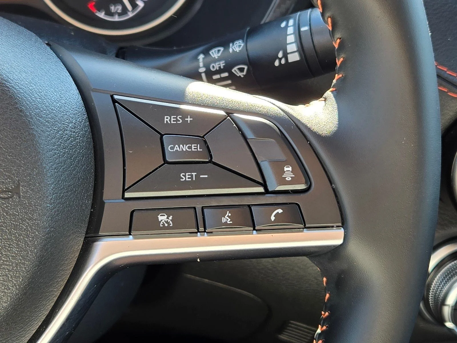 Used 2025 Super Black Nissan SR image 31