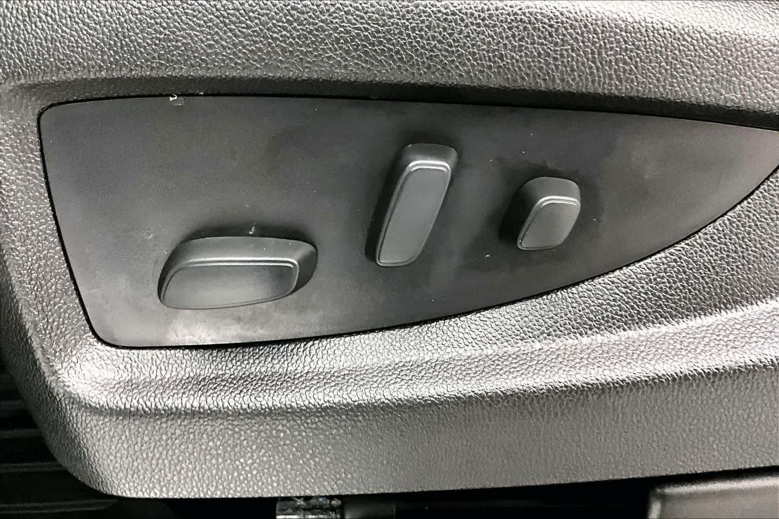 Used 2017 SILVER ICE METALLIC Chevrolet LT image 33