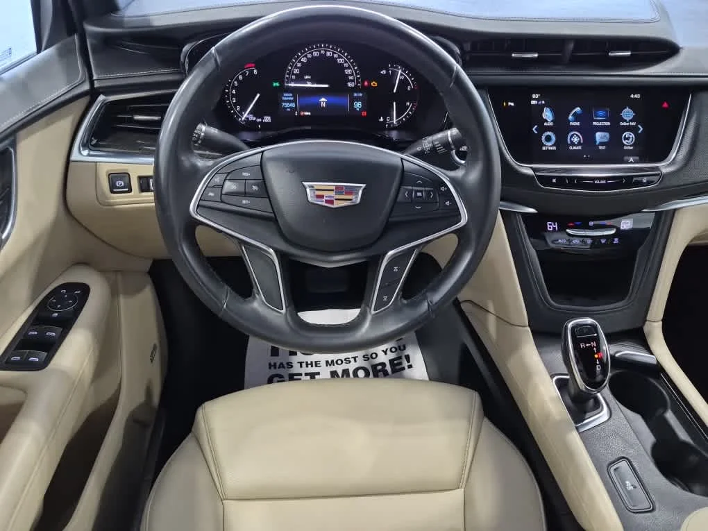 Used 2018 Crystal White Tricoat Cadillac FWD image 8