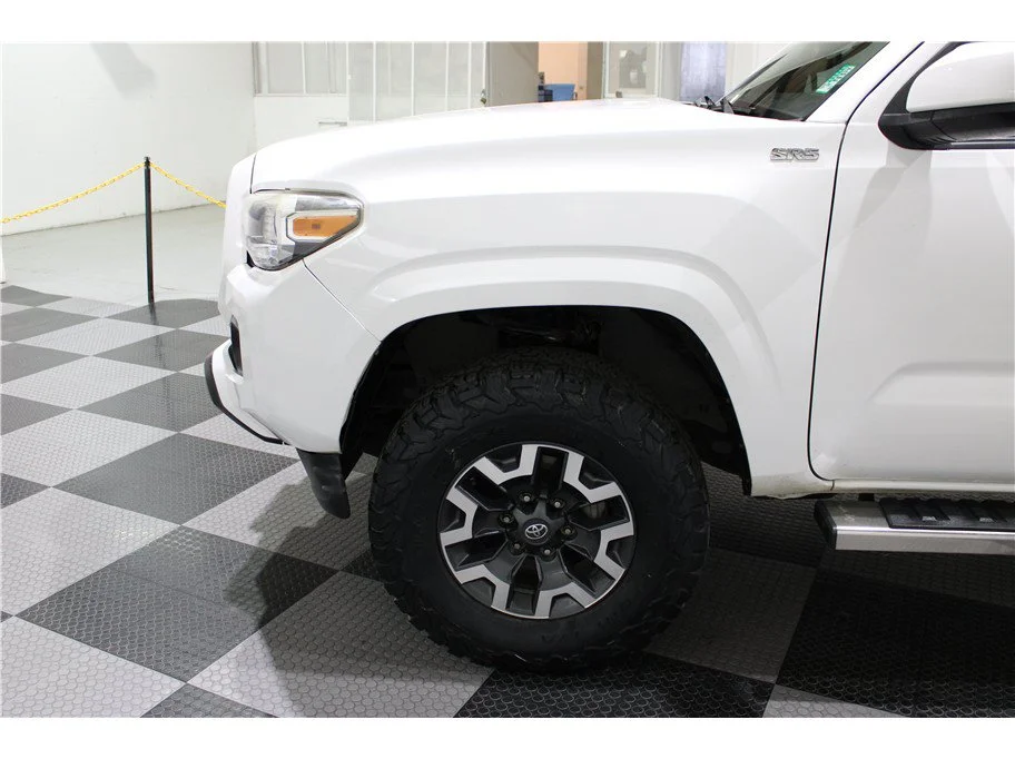 Used 2016 White Toyota SR5 Pickup 4D 5 ft image 9