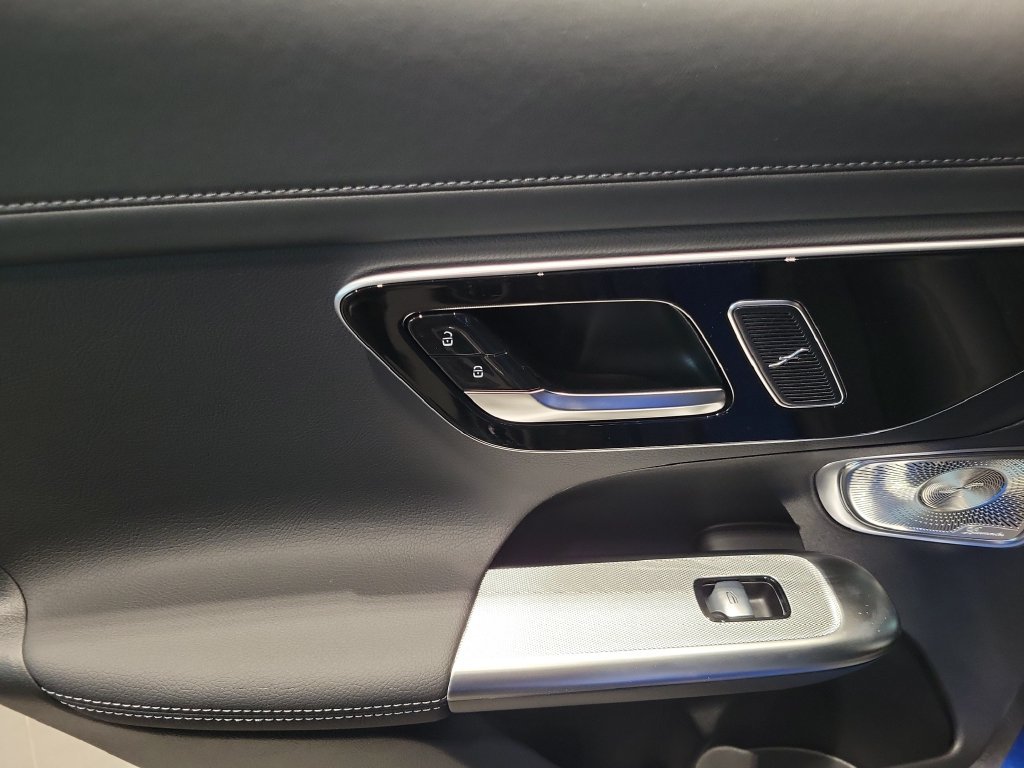 New 2027 Starling Blue Metallic Mercedes-Benz GLC 300 image 13