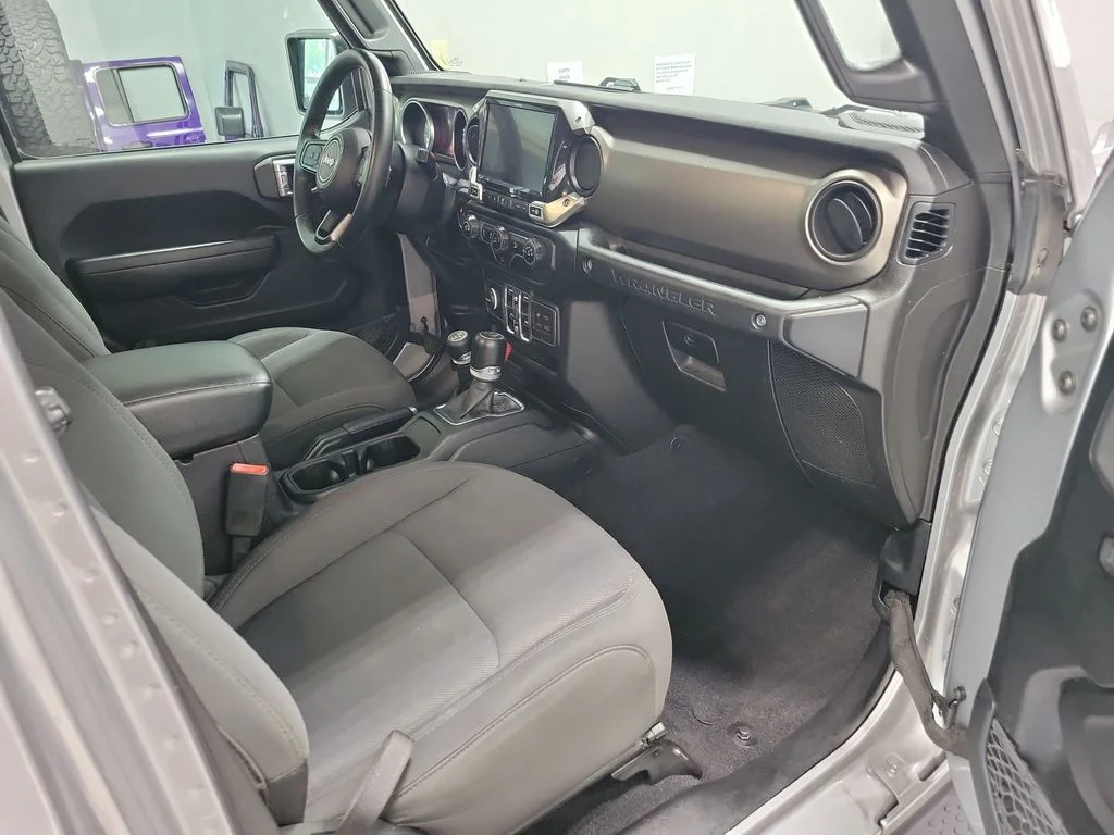 Used 2020 Silver Jeep Unlimited Sport S image 16
