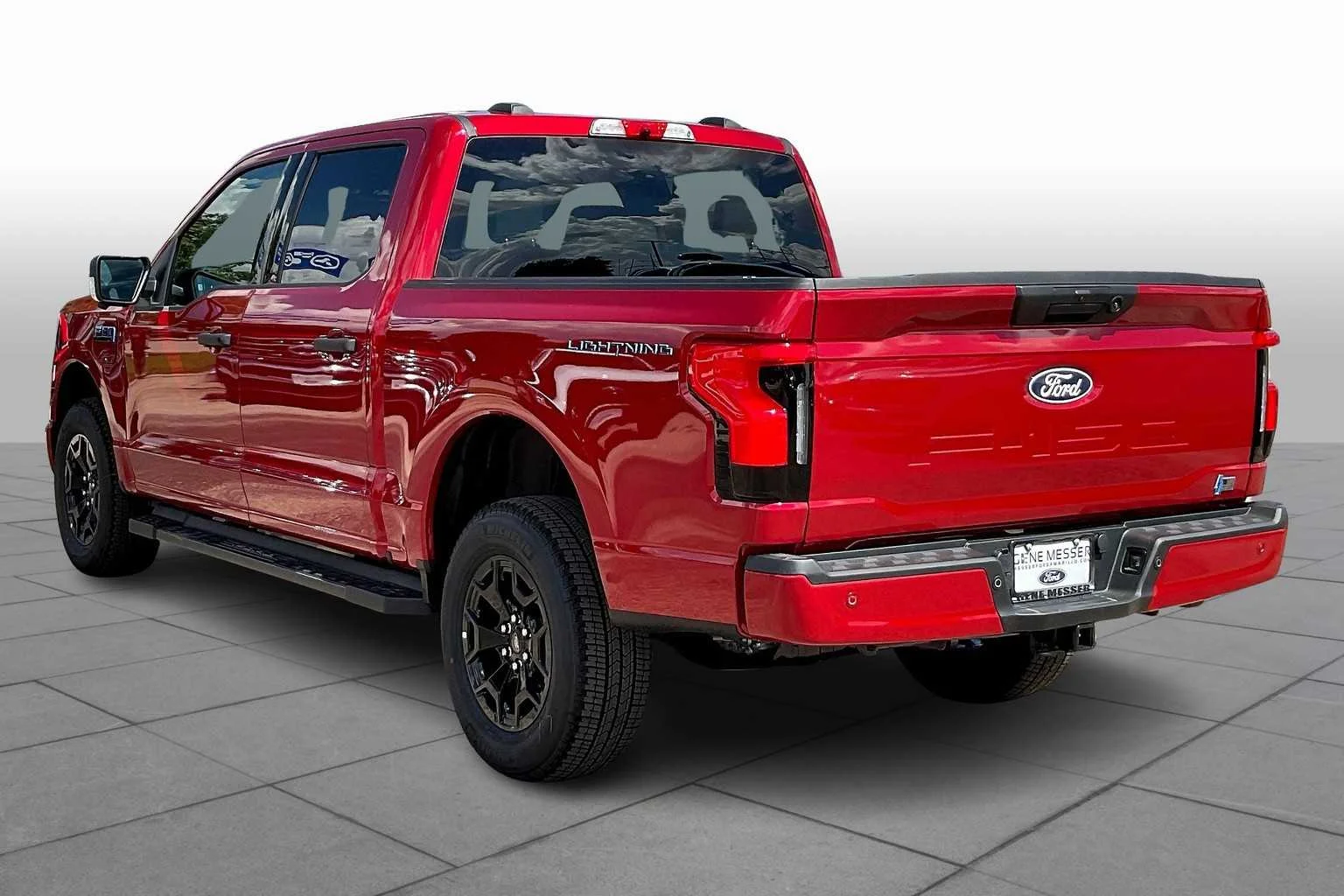 2025 Ford F-150 Lightning XLT - Photo 12