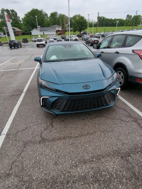 Used 2026  Toyota SE image 3