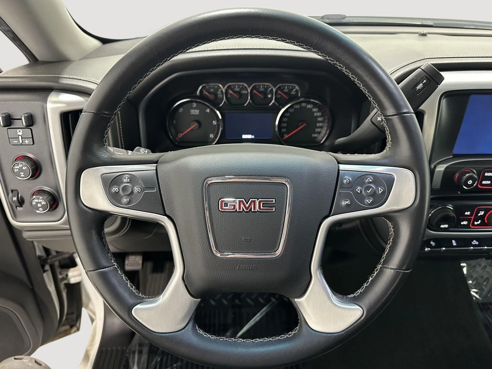 Used 2016 SUMMIT WHITE GMC SLE image 9