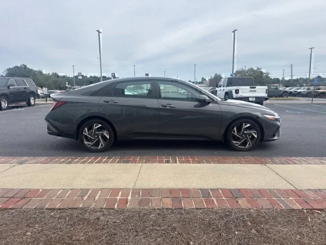 Used 2025 Gray Hyundai SEL Sport image 5