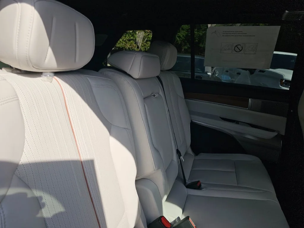 New 2027 Vibrant White Tricoat Cadillac Luxury image 13