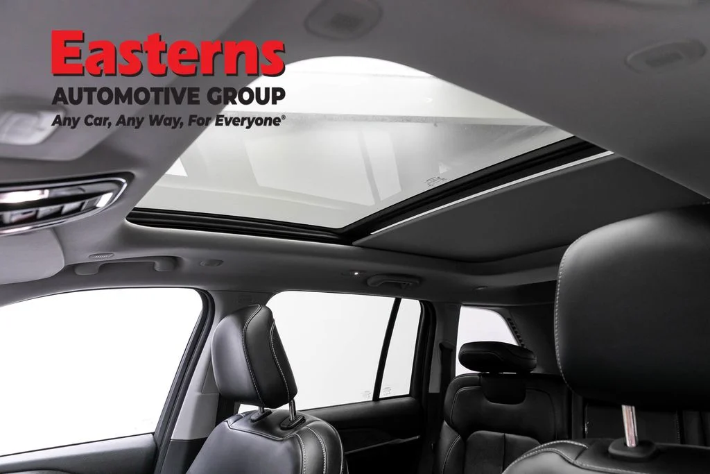 Used 2023 White Jeep 4xe image 37